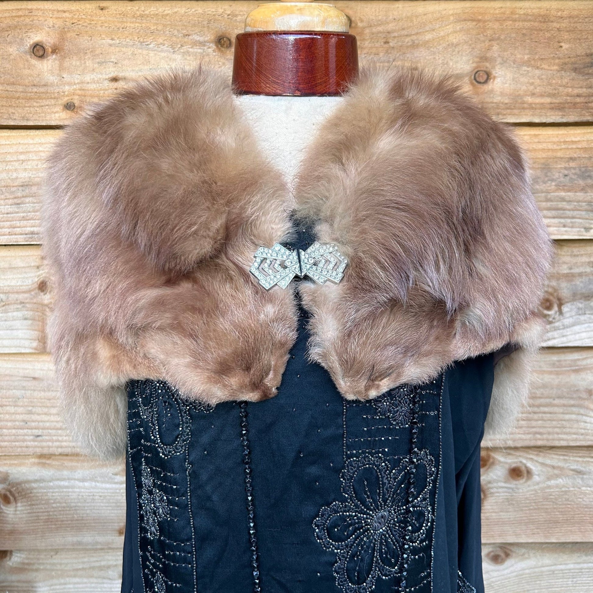 Genuine Vintage Fox Fur cape, Auburn with Art Deco Clasp for a formal event, wedding - Splendid Vintage World
