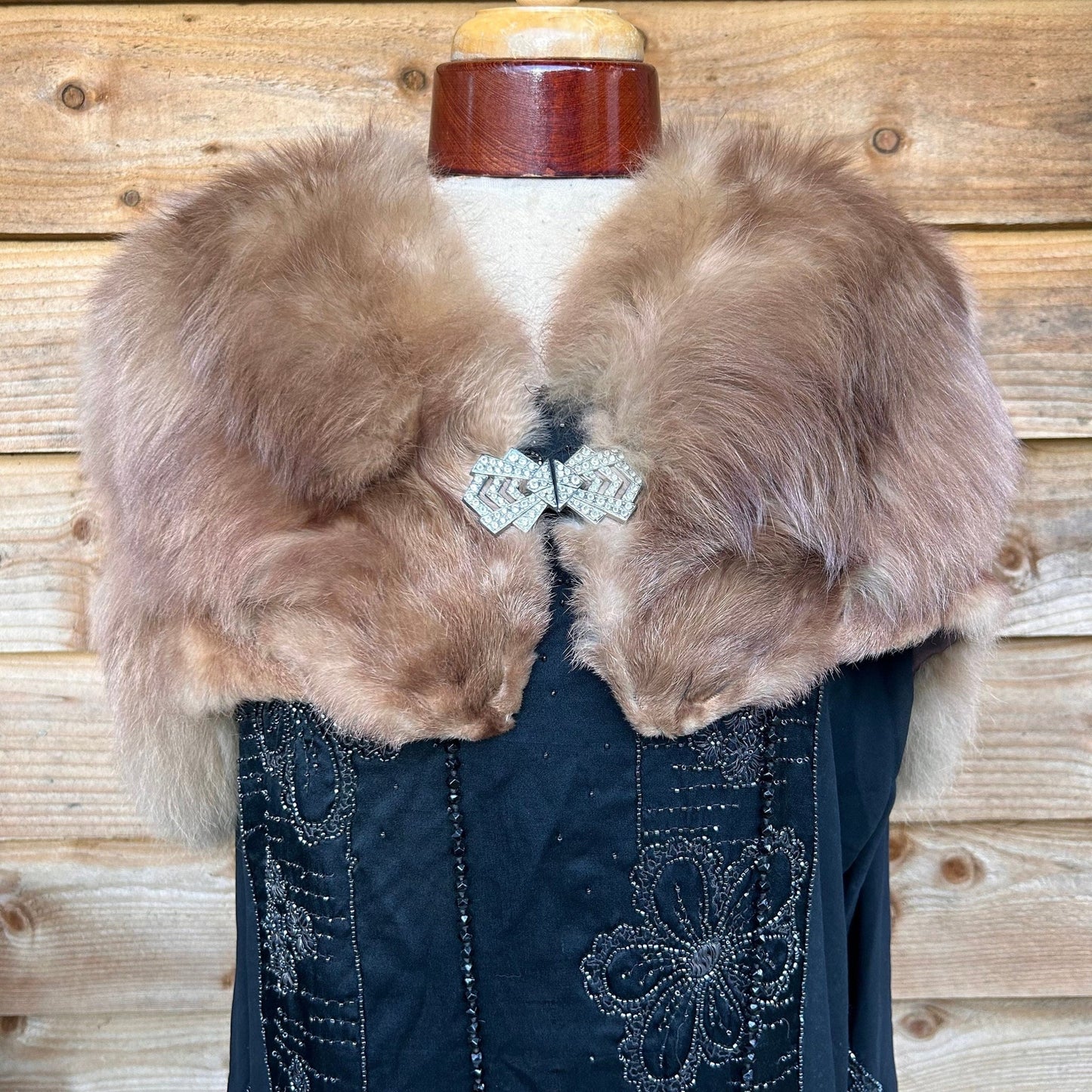 Genuine Vintage Fox Fur cape, Auburn with Art Deco Clasp perfect for a formal event, wedding - Splendid Vintage World