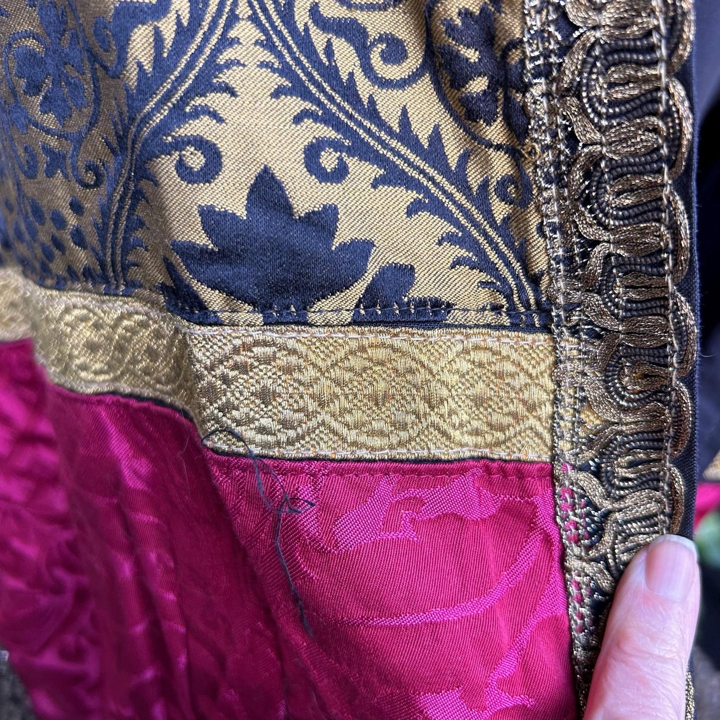 gold trimming between fabric panels of the Royal Opera House Covent Garden PARISFAL Costume scarf - Splendid Vintage World