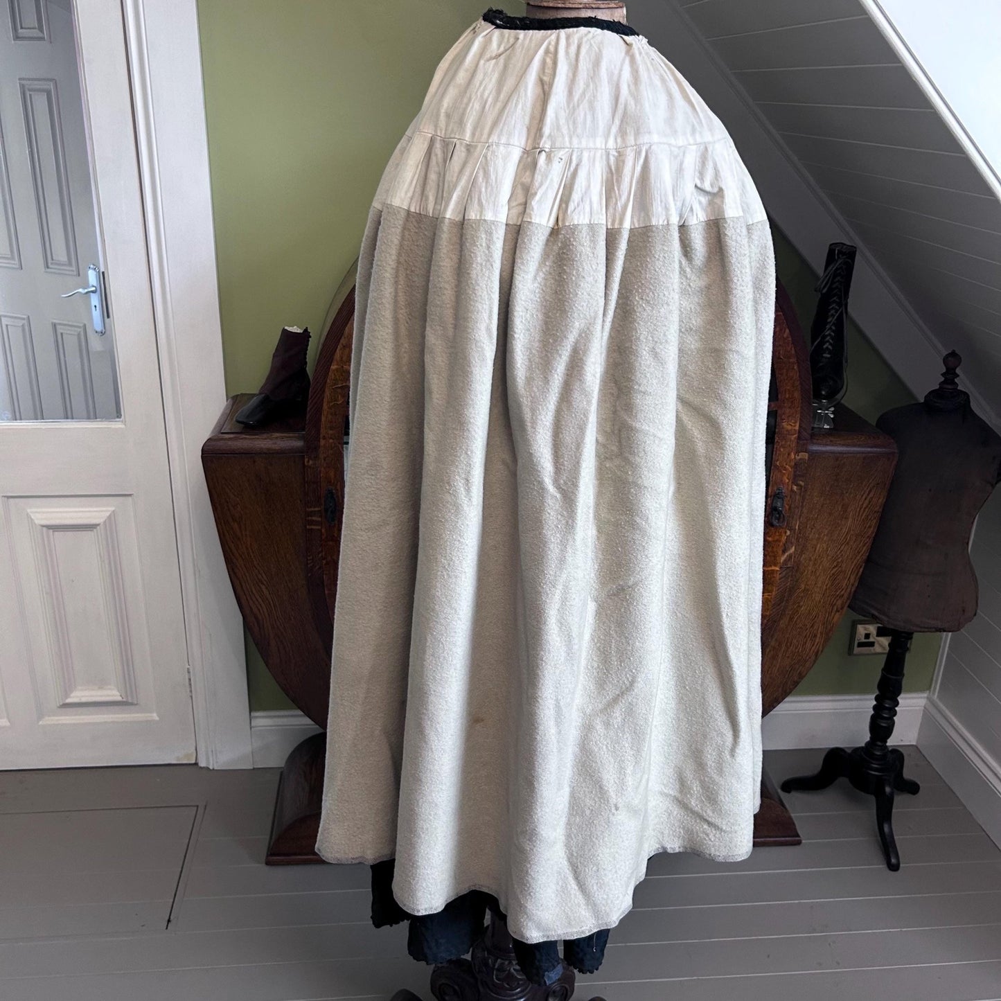full lining of Victorian cape with deep ruched collar & hem detailing, German, Austrian origin - Splendid Vintage World