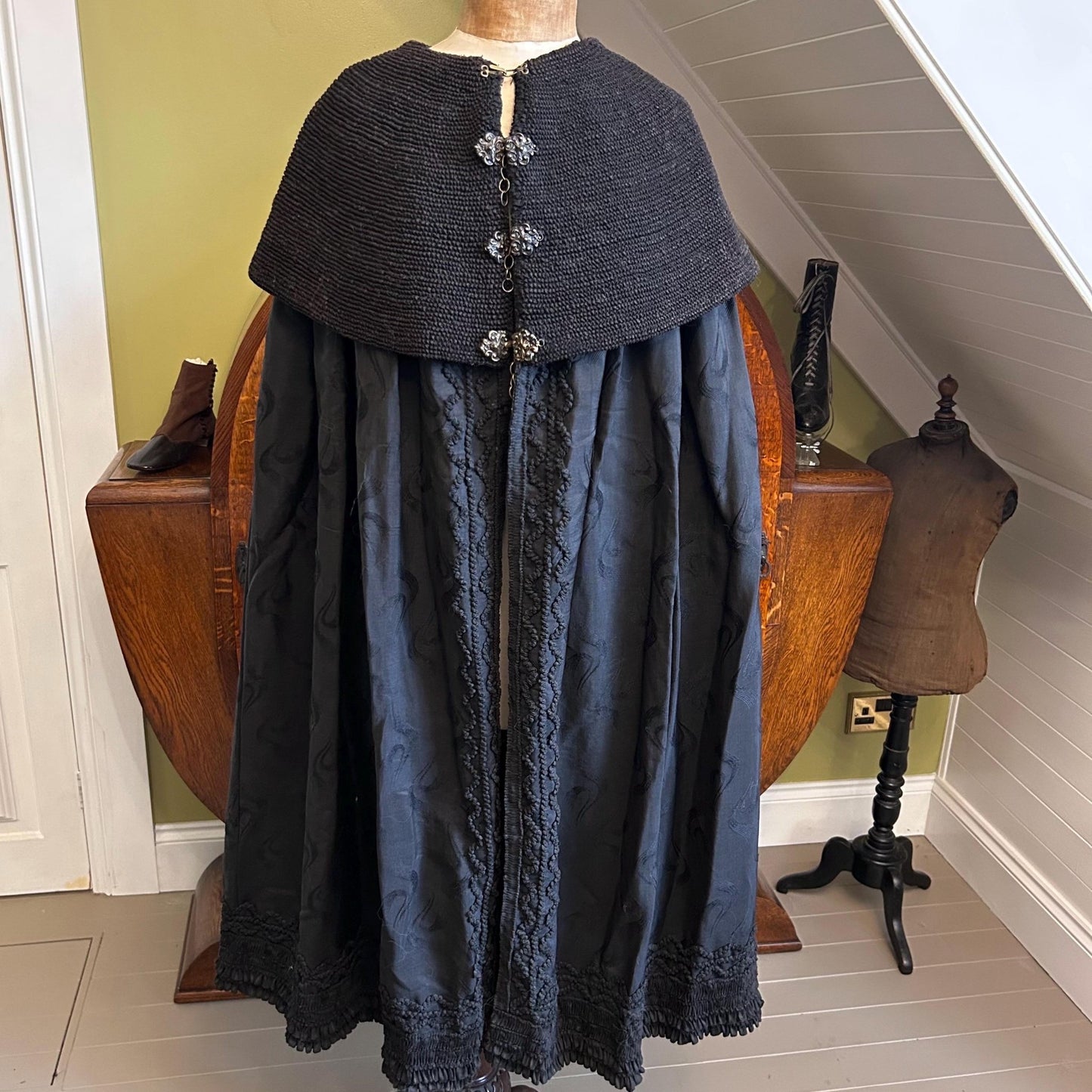 Victorian cape with deep ruched collar & decorative trimming, German, Austrian origin - Splendid Vintage World