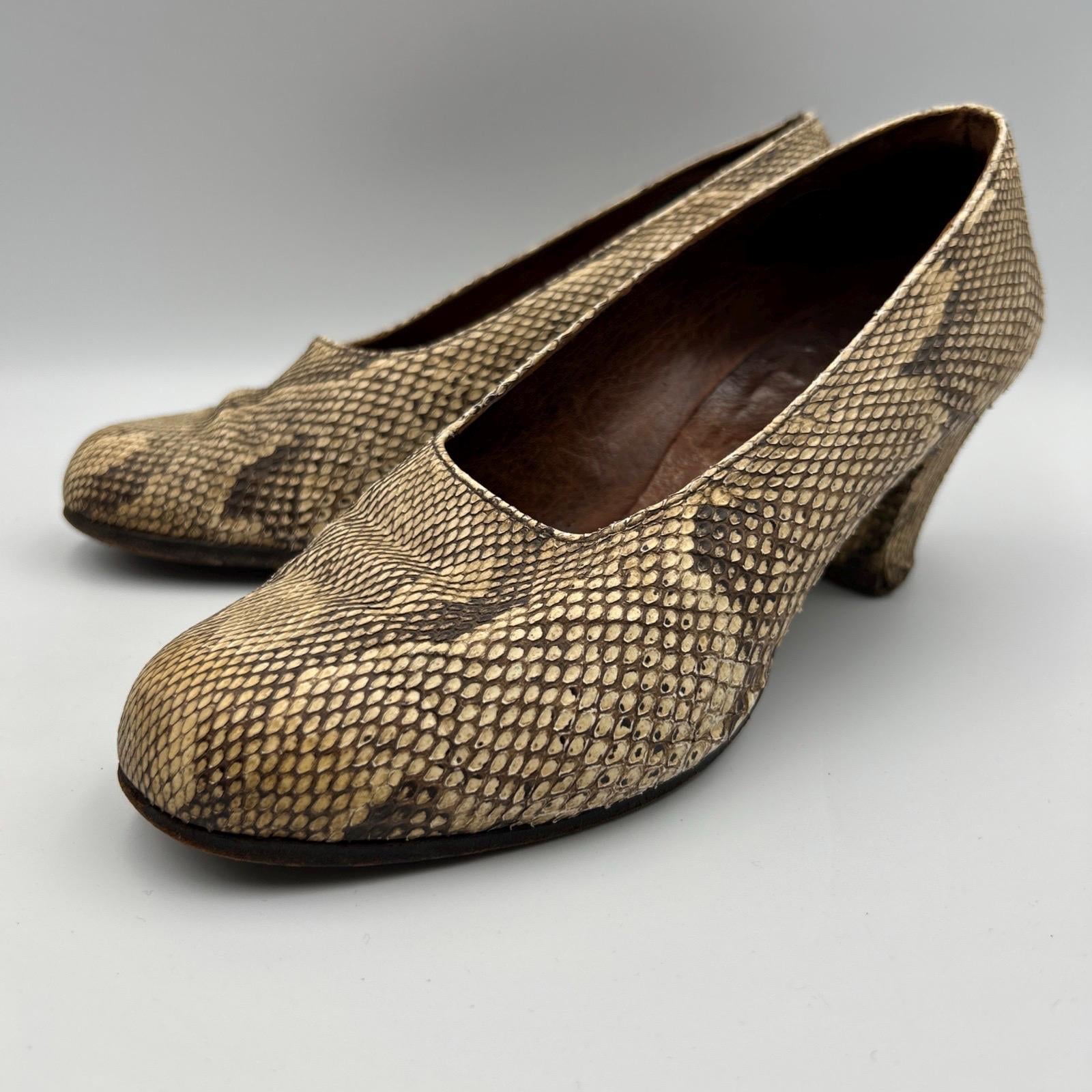 Vintage 1940s ladies leather heeled shoes size 4 - Splendid Vintage World