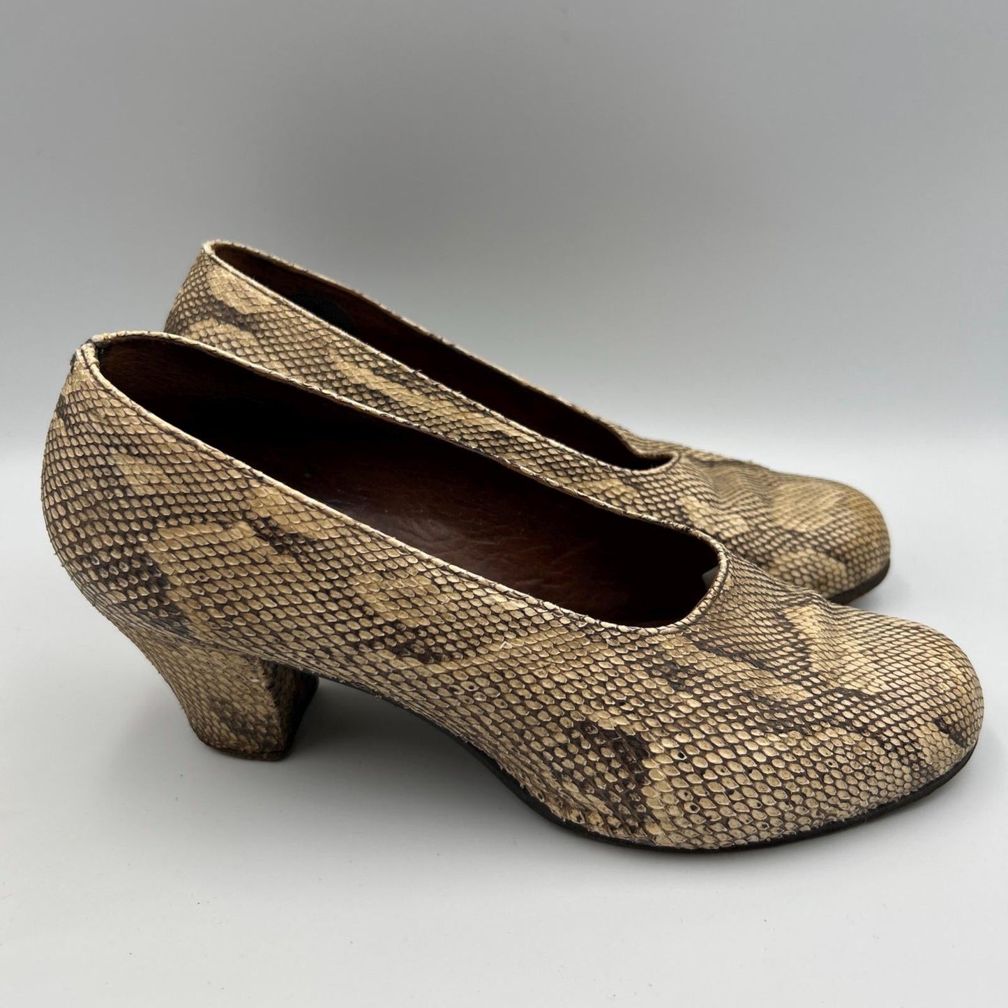 Vintage 1940s ladies leather heeled shoes size 4 - Splendid Vintage World