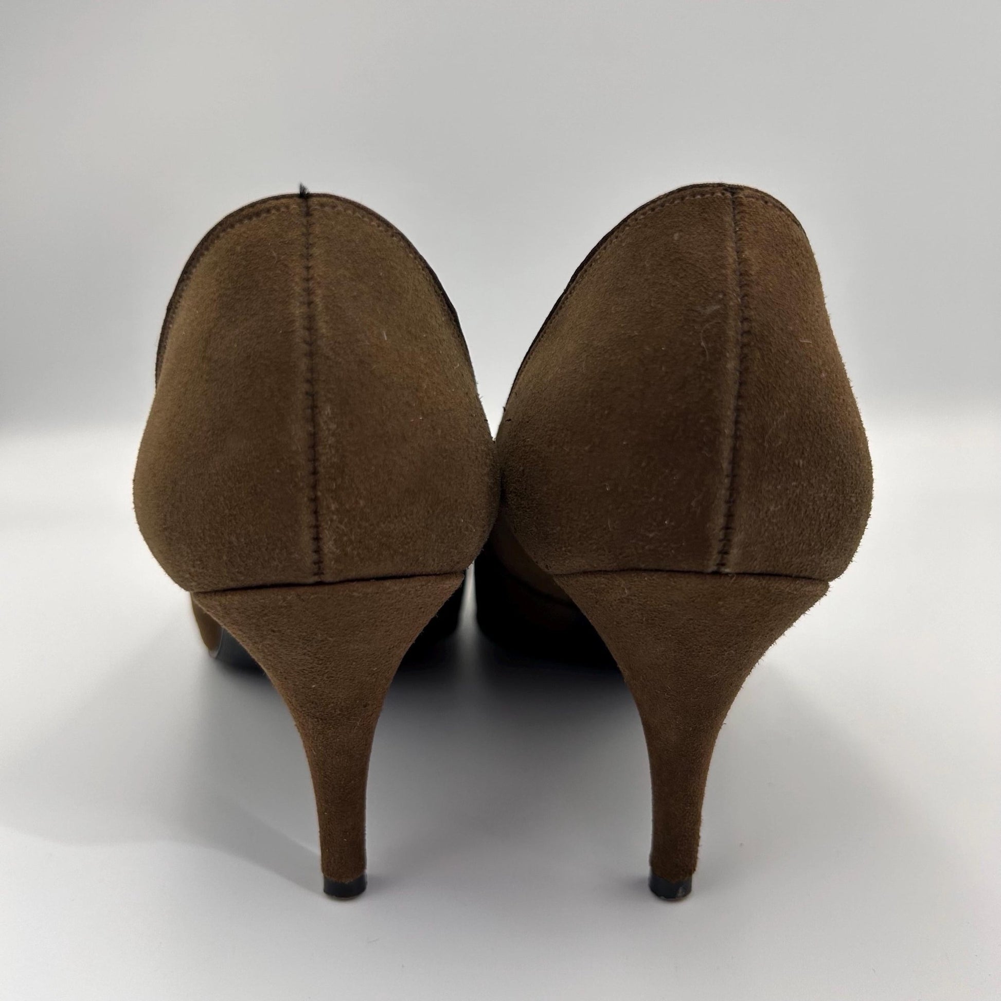 A pair of brown Suede Stiletto heel shoes - Splendid Vintage World