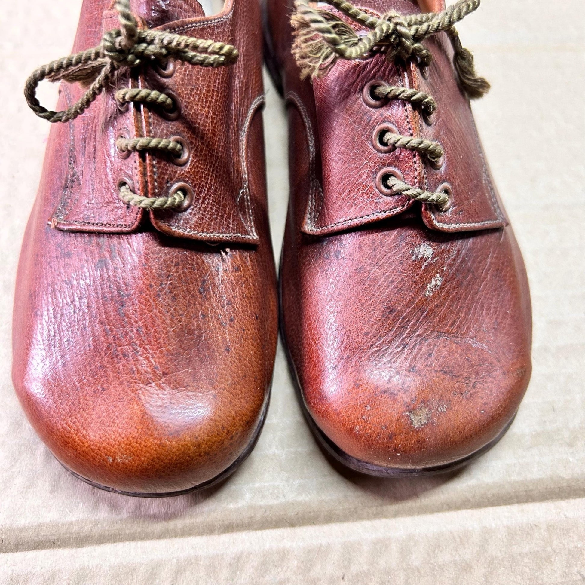 Genuine Vintage brown leather Childs shoes, lace up with only light use c1930s but possibly bit later Conker brown in colour