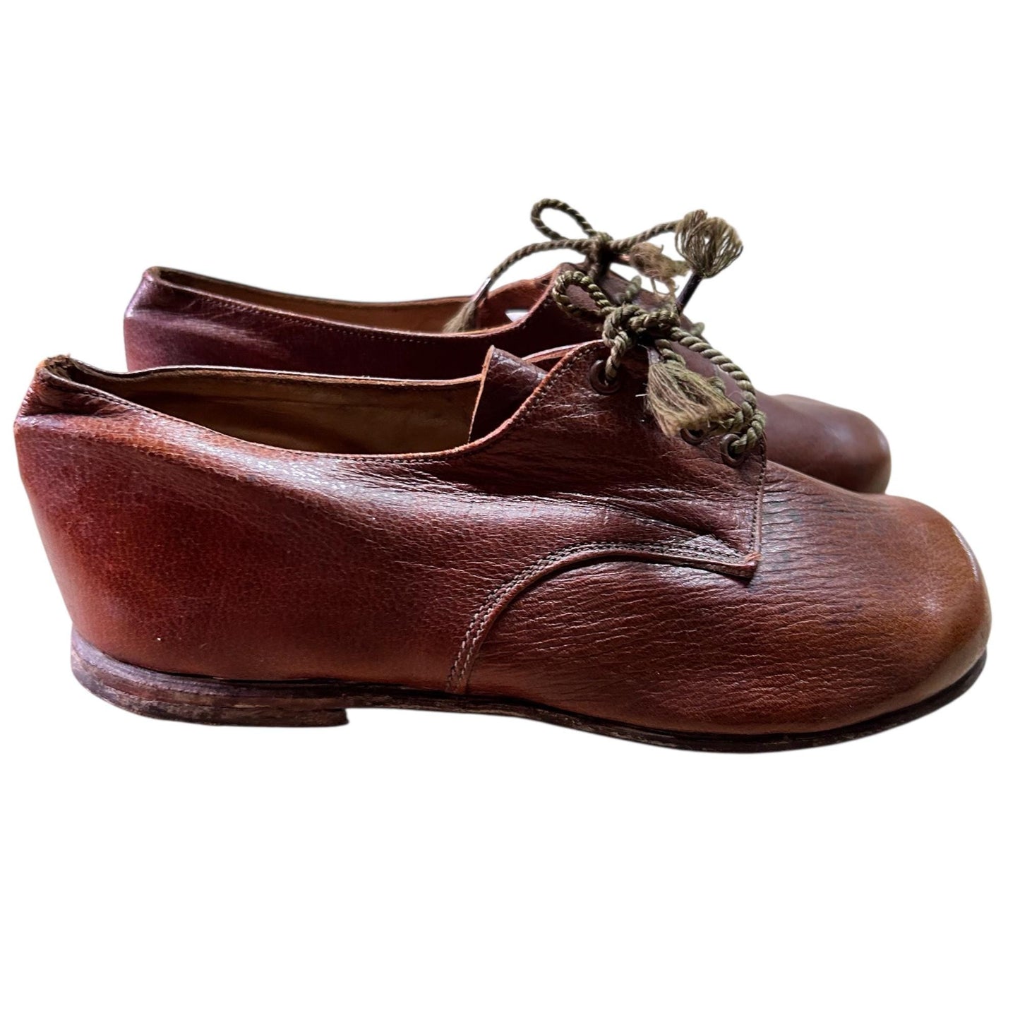 Genuine Vintage brown leather Childs shoes, lace up with only light use c1930s but possibly bit later Conker brown in colour