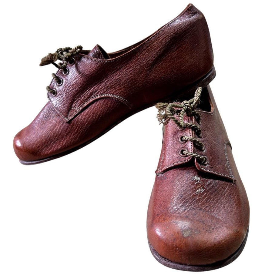 Genuine Vintage brown leather Childs shoes, lace up with only light use c1930s but possibly bit later Conker brown in colour