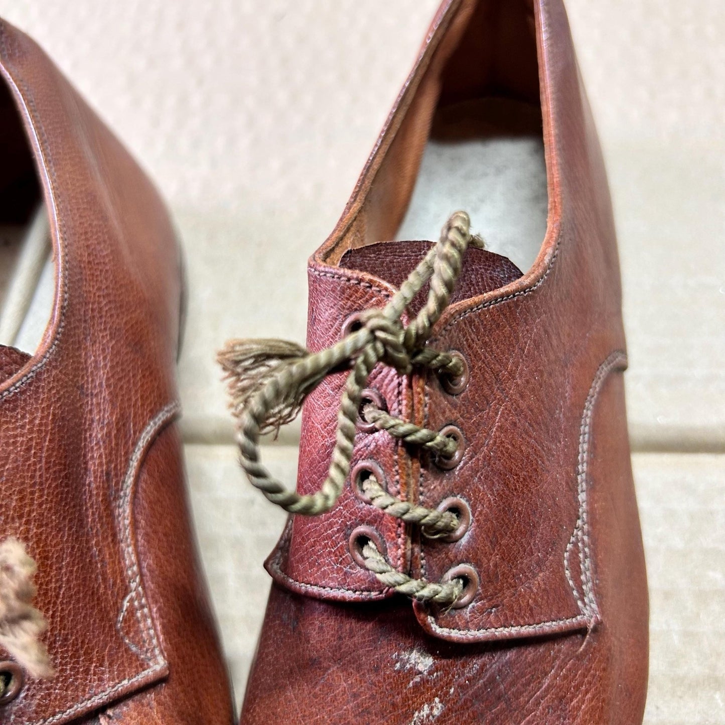 Genuine Vintage brown leather Childs shoes, lace up with only light use c1930s but possibly bit later Conker brown in colour