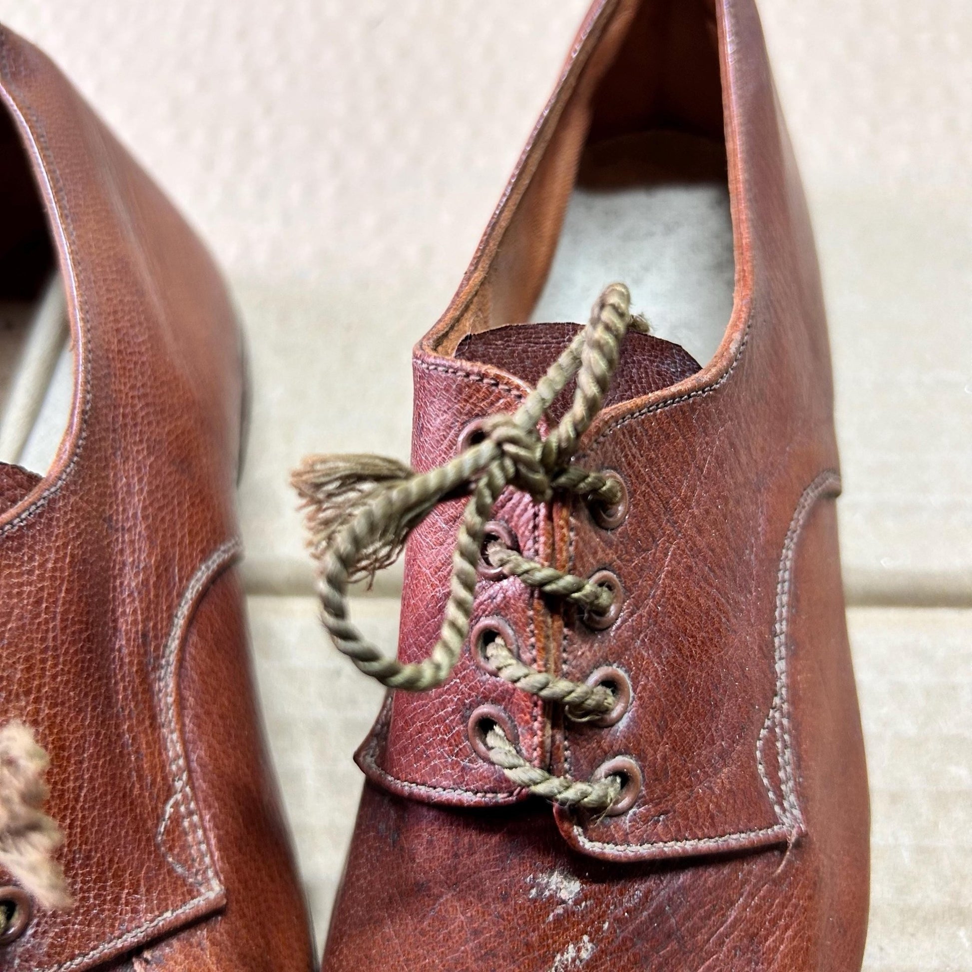 Genuine Vintage brown leather Childs shoes, lace up with only light use c1930s but possibly bit later Conker brown in colour
