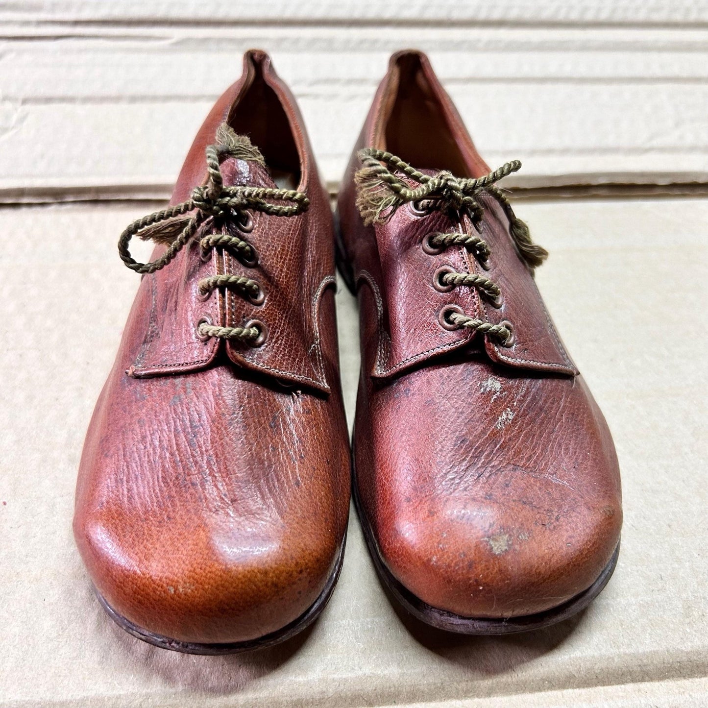 Genuine Vintage brown leather Childs shoes, lace up with only light use c1930s but possibly bit later Conker brown in colour