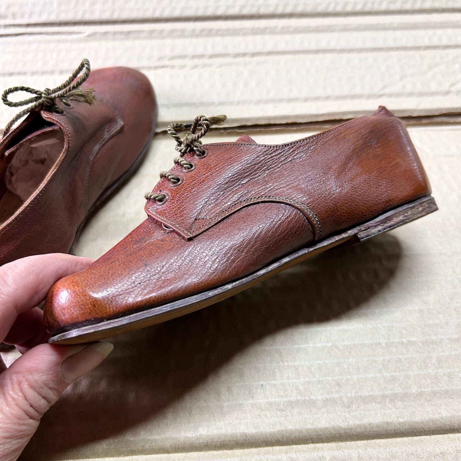 Genuine Vintage brown leather Childs shoes, lace up with only light use c1930s but possibly bit later Conker brown in colour