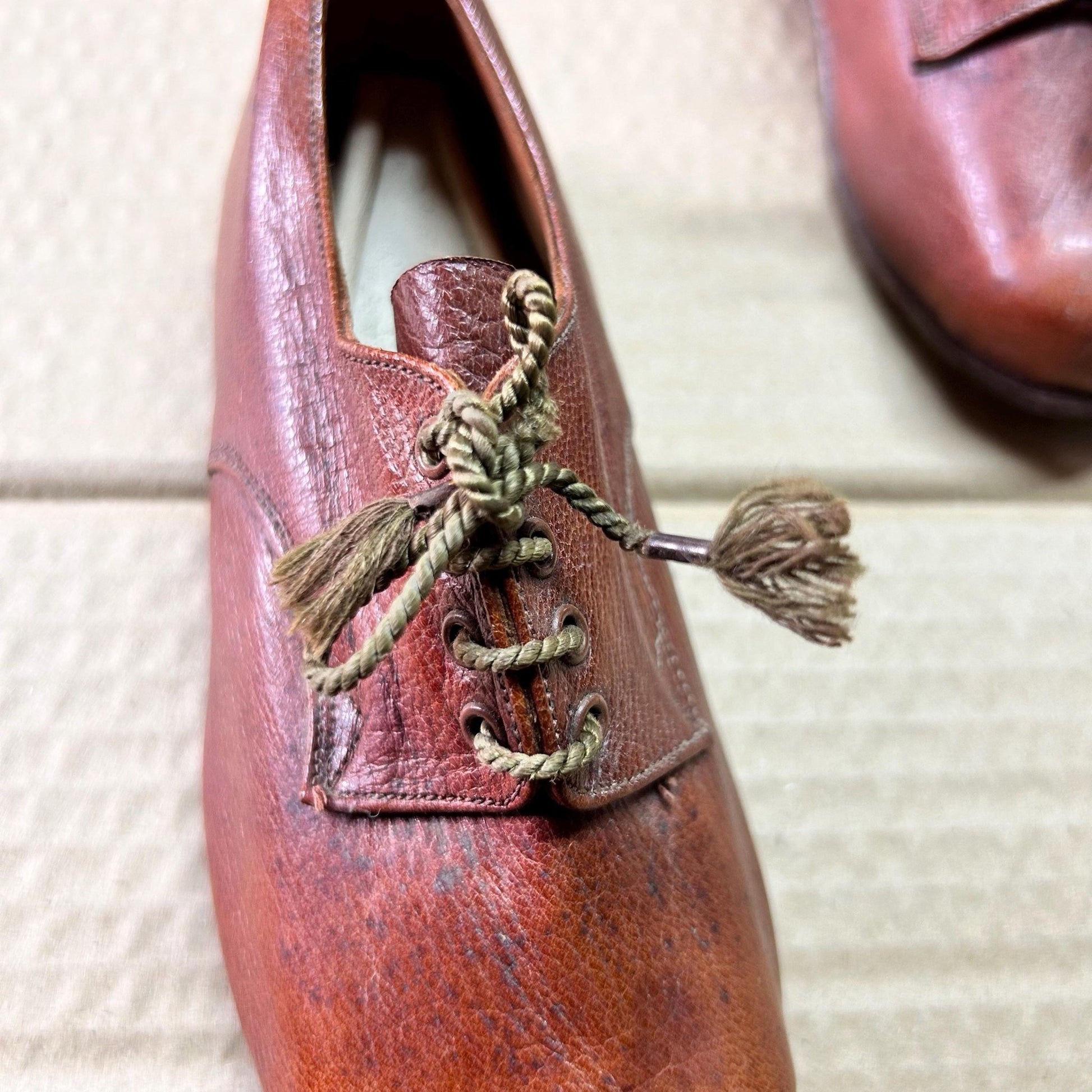 Genuine Vintage brown leather Childs shoes, lace up with only light use c1930s but possibly bit later Conker brown in colour