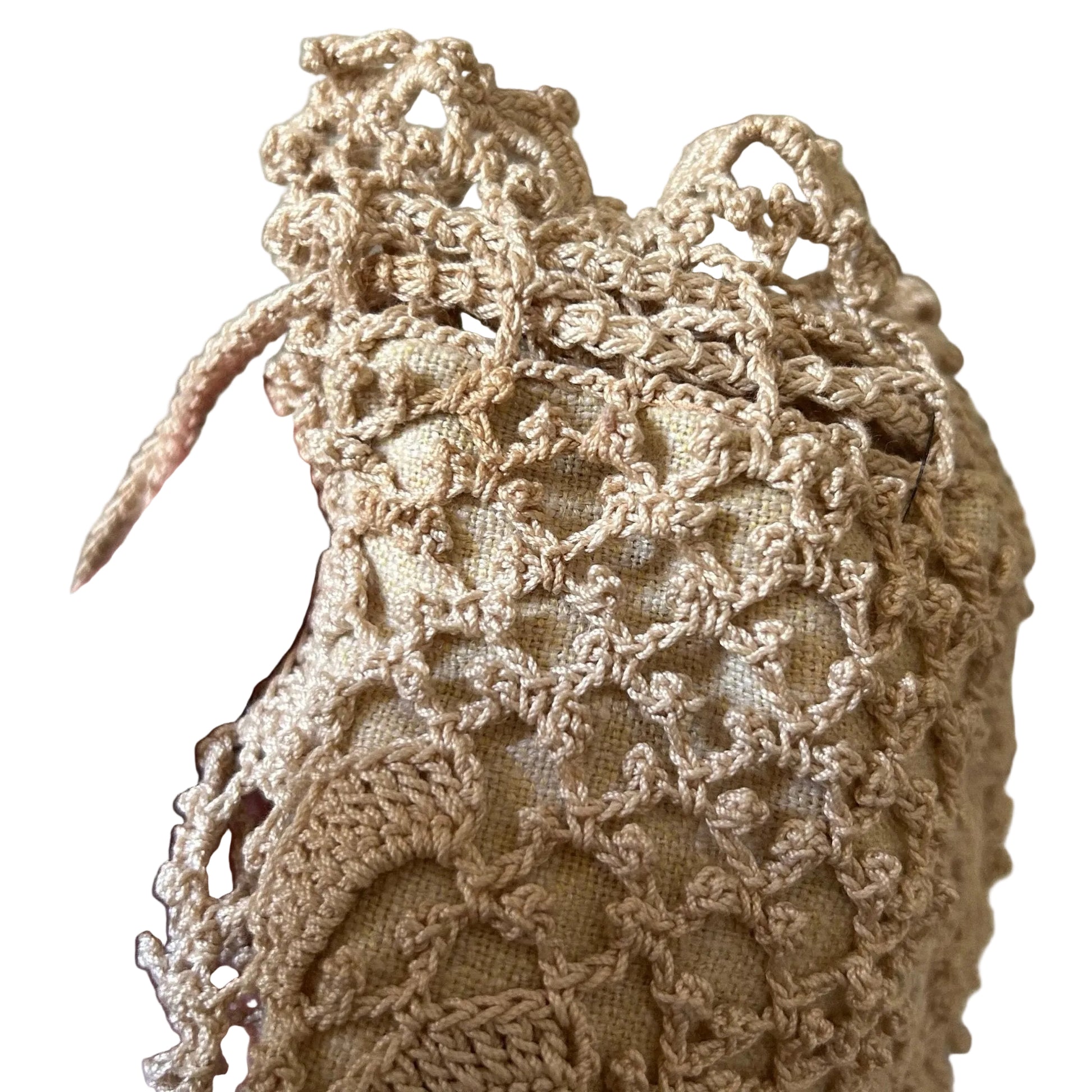 Vintage crochet handbag construction pattern close up on white background - Splendid Vintage World