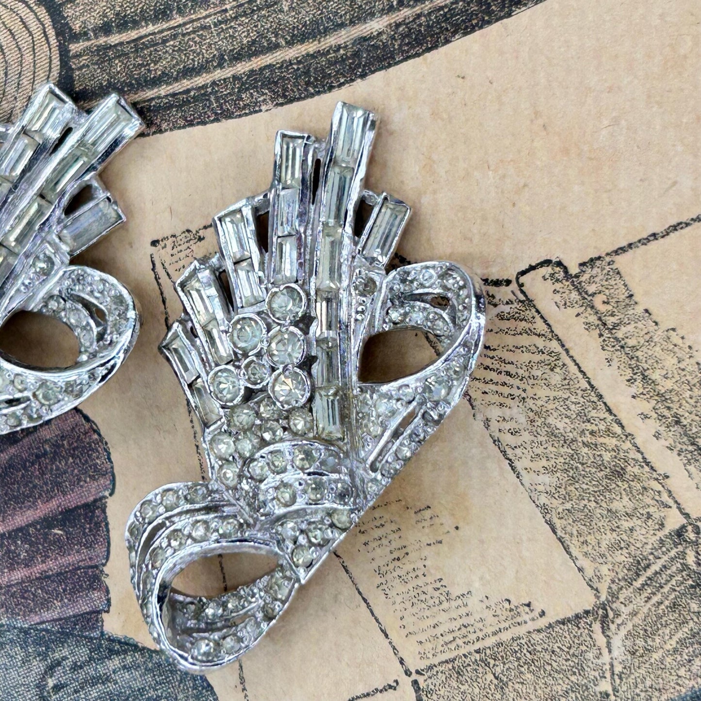 Vintage dress clips, decorative brooches or shoe clips clear sparkly bows - Splendid Vintage World