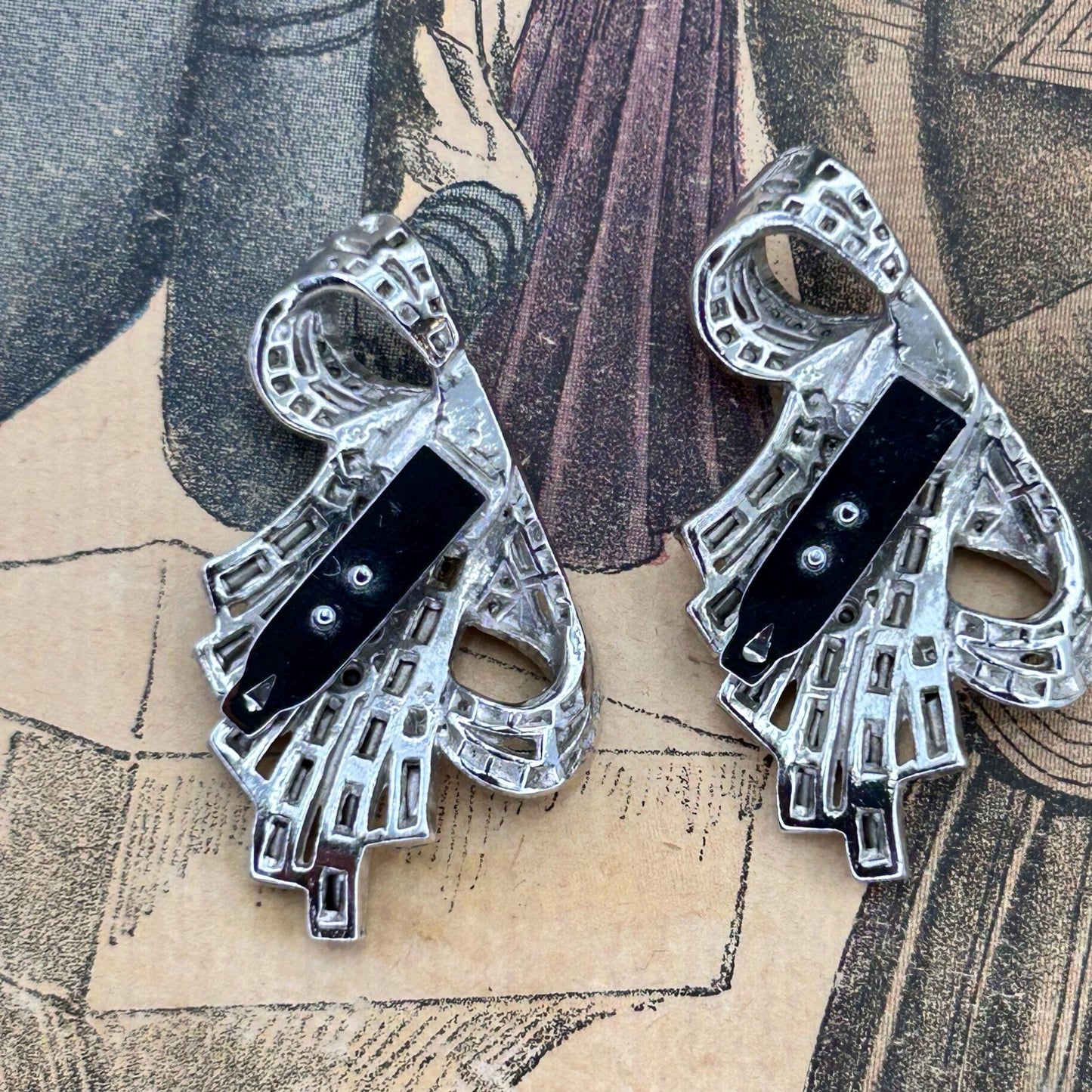 Vintage dress clips, decorative brooches or shoe clips in the form of clear sparkly bows - Splendid Vintage World