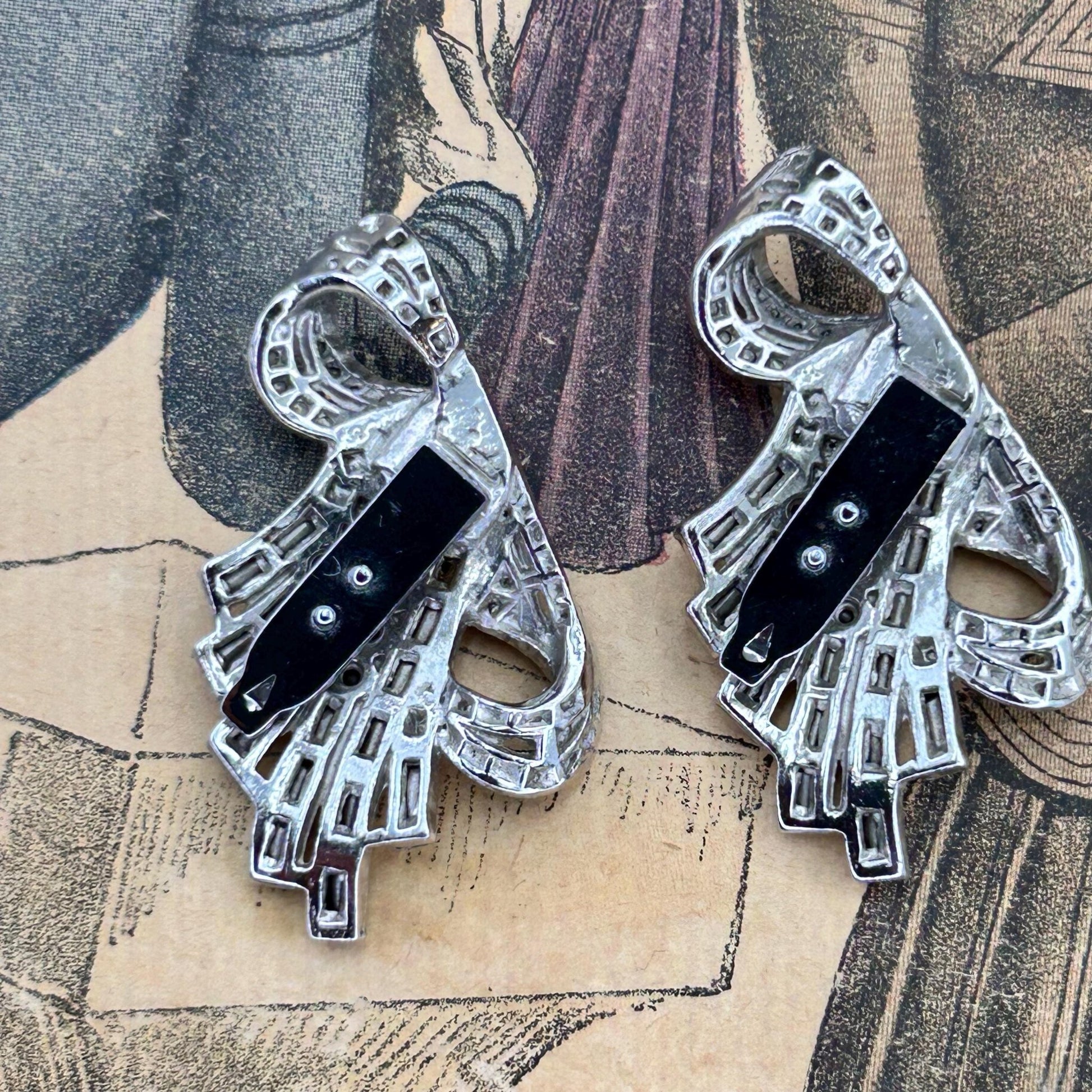 Vintage dress clips, decorative brooches or shoe clips in the form of clear sparkly bows - Splendid Vintage World