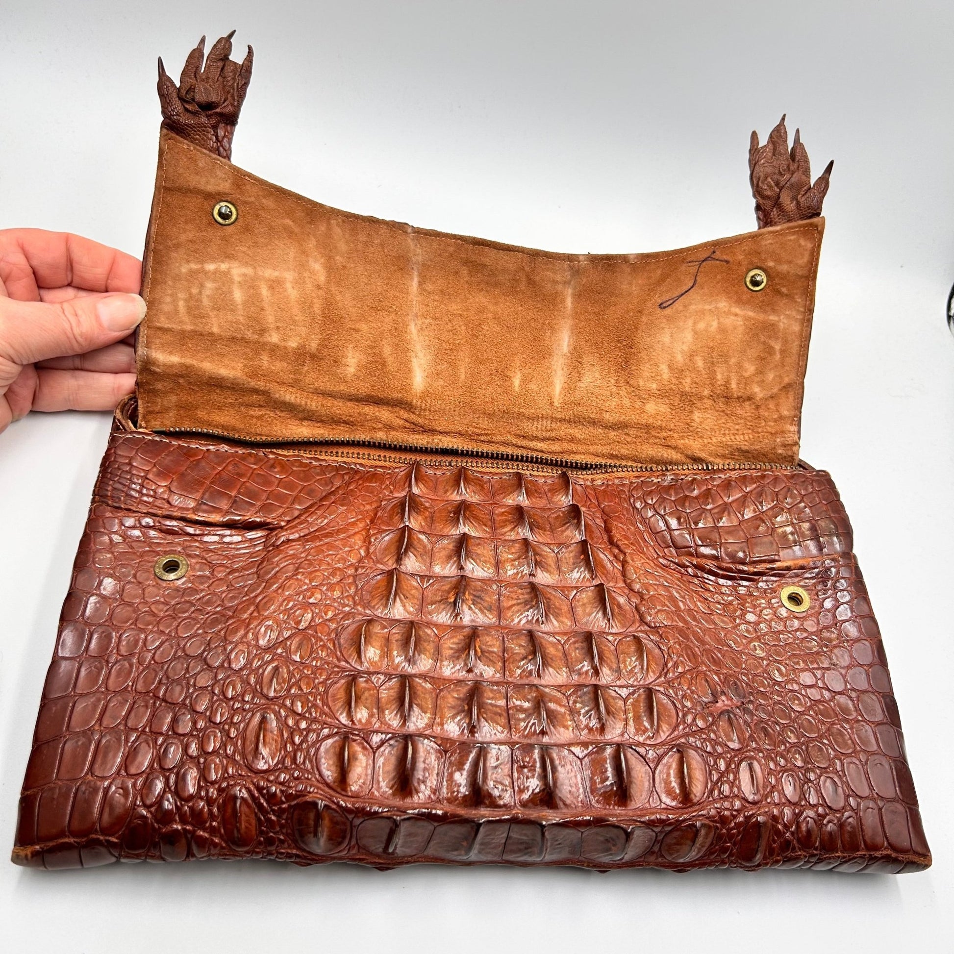 Vintage Hornback crocodile Handbag from the 1930s/ 1940s with multiple interior pockets - Splendid Vintage World