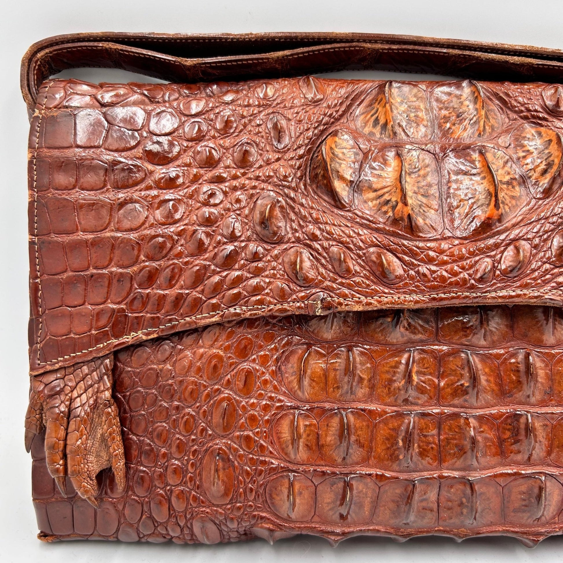Vintage Hornback crocodile Handbag from the 1930s/ 1940s with multiple interior pockets - Splendid Vintage World