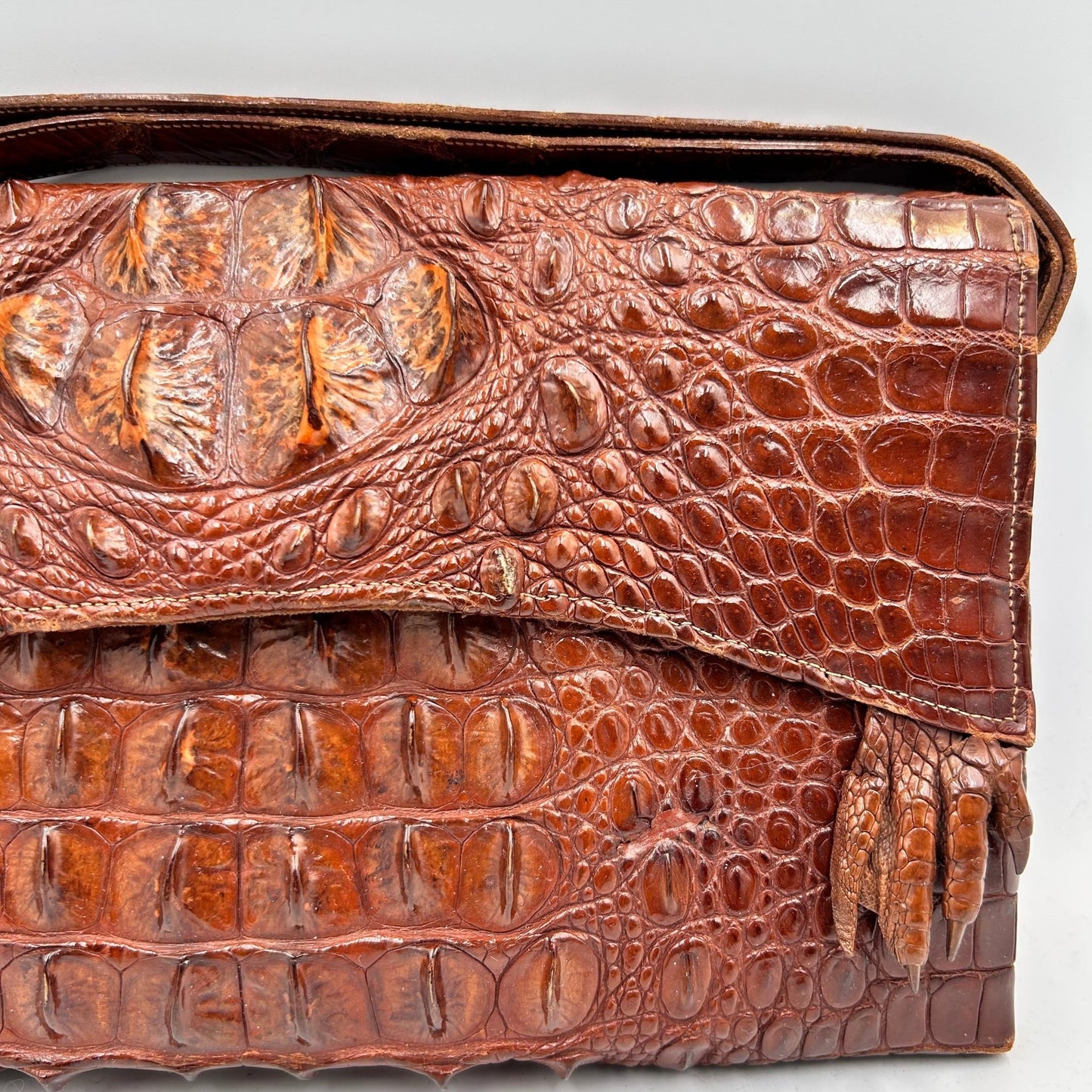 Vintage Hornback crocodile Handbag from the 1930s/ 1940s with multiple interior pockets - Splendid Vintage World