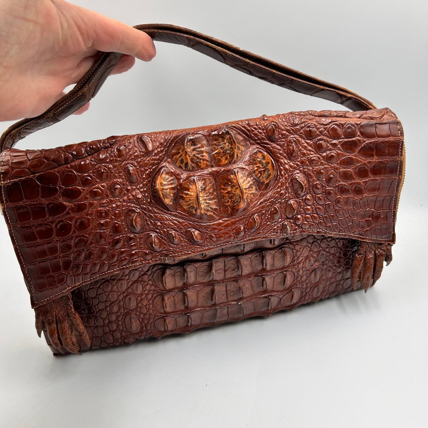 Vintage Hornback crocodile Handbag from the 1930s/ 1940s with multiple interior pockets - Splendid Vintage World
