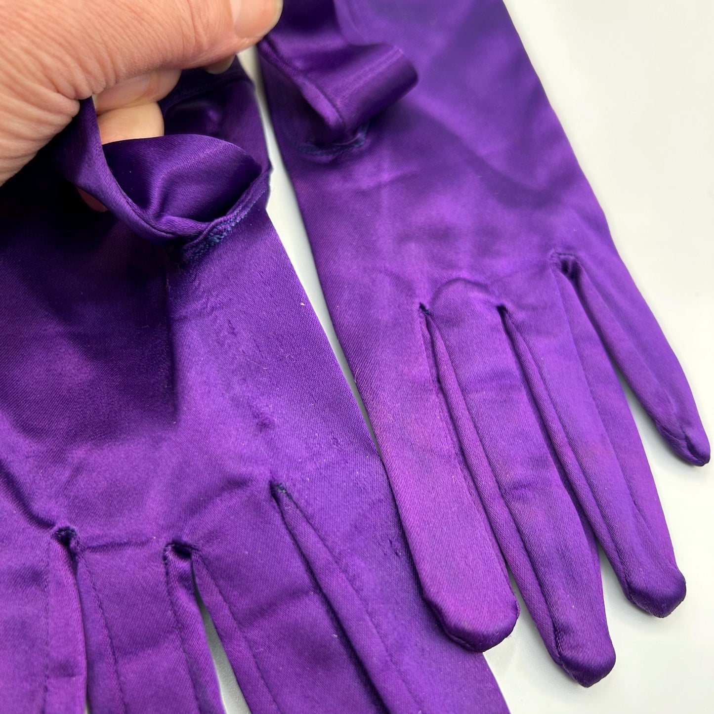 Vintage Long purple satin gloves by Neyret France 7, 37.5cm Long - Splendid Vintage World
