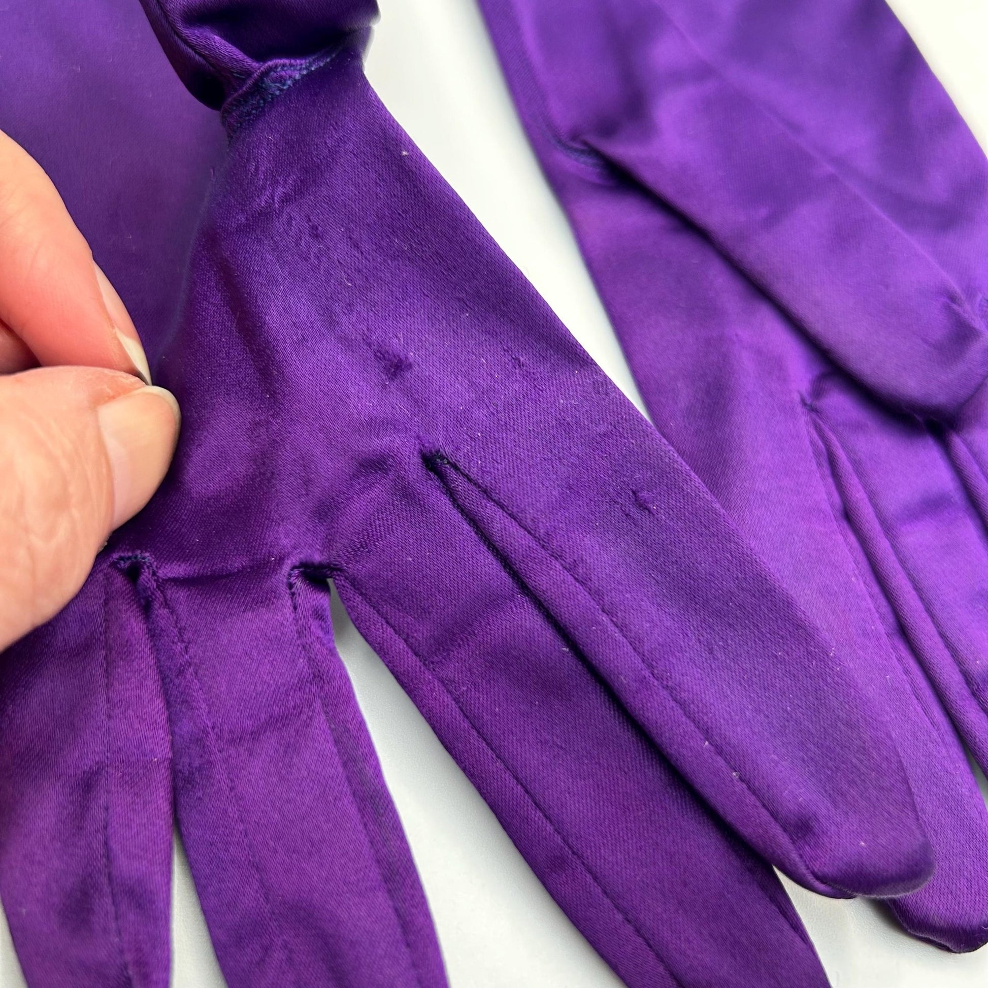 Vintage Long purple satin gloves by Neyret France 7, 37.5cm Long - Splendid Vintage World