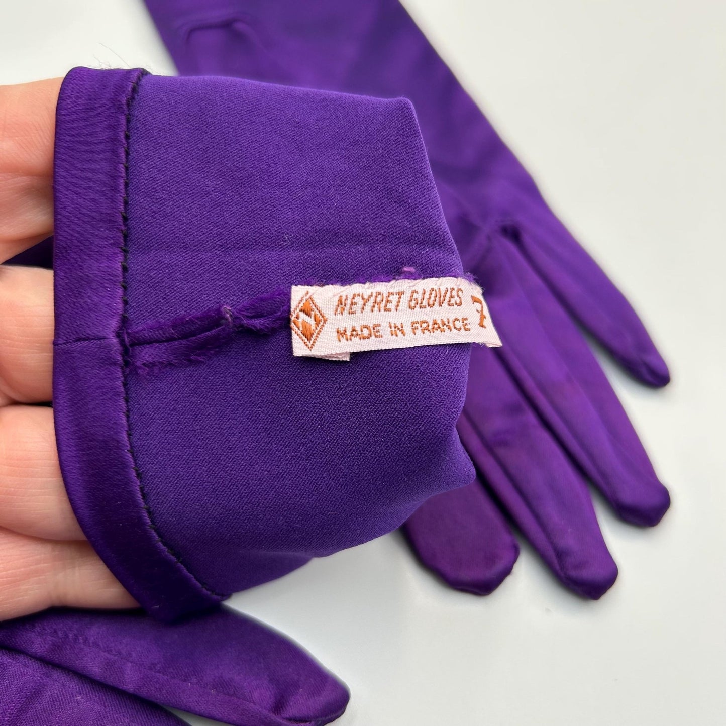 Vintage Long purple satin gloves by Neyret France 7, 37.5cm Long - Splendid Vintage World