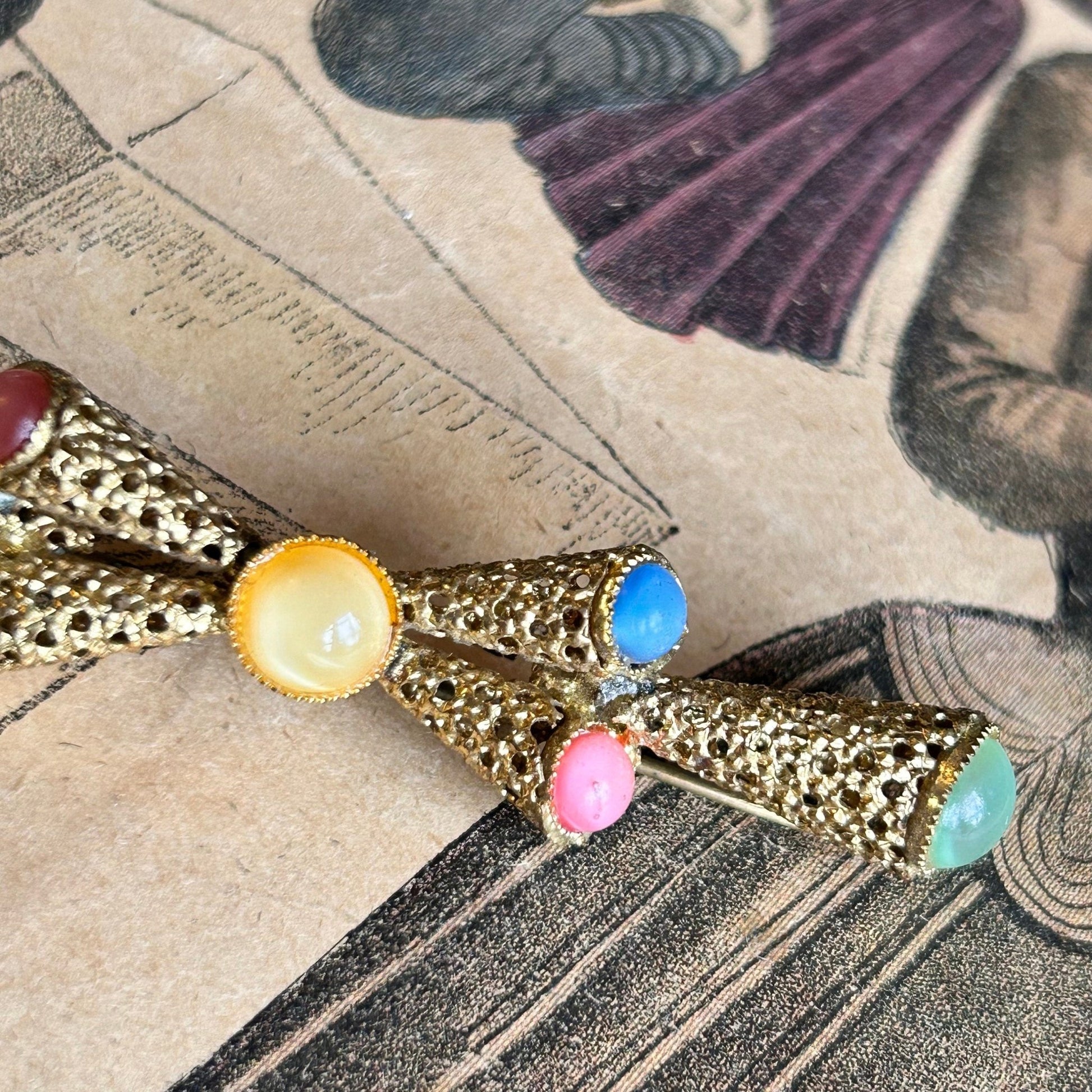 Vintage multicoloured cabochon brooch - Splendid Vintage World