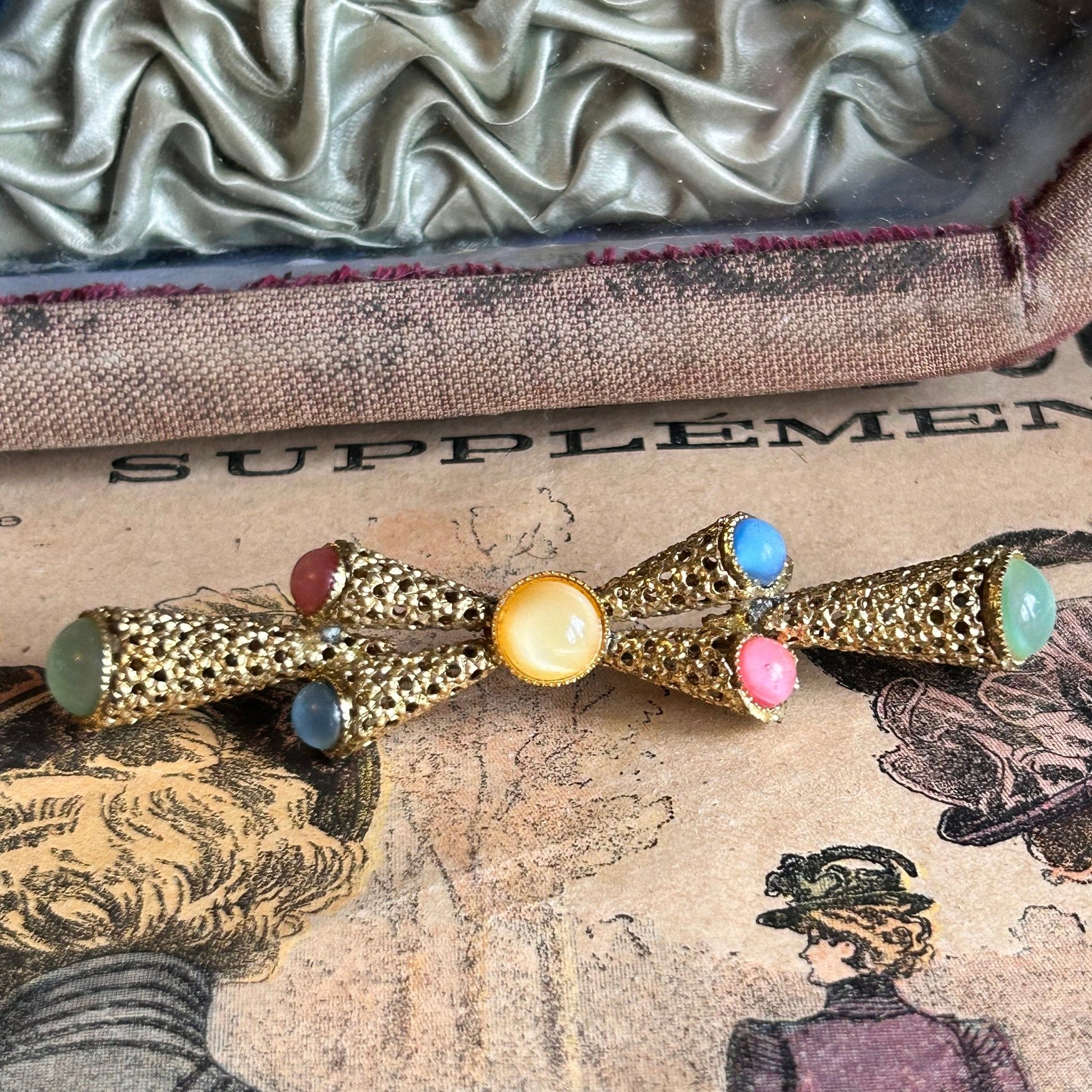 Vintage multicoloured cabochon brooch - Splendid Vintage World