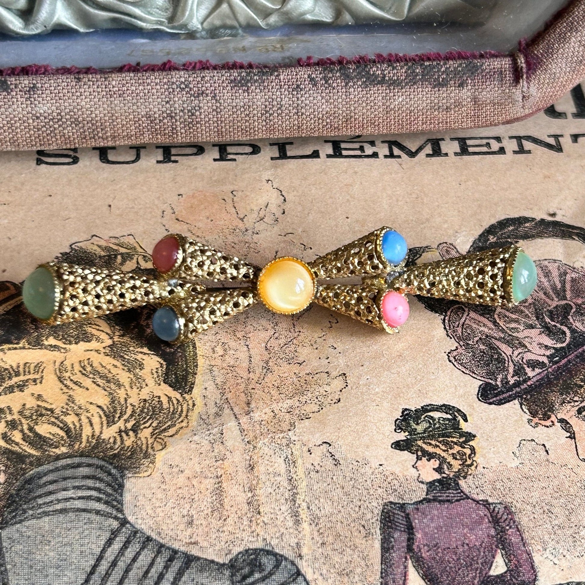 Vintage multicoloured cabochon brooch - Splendid Vintage World