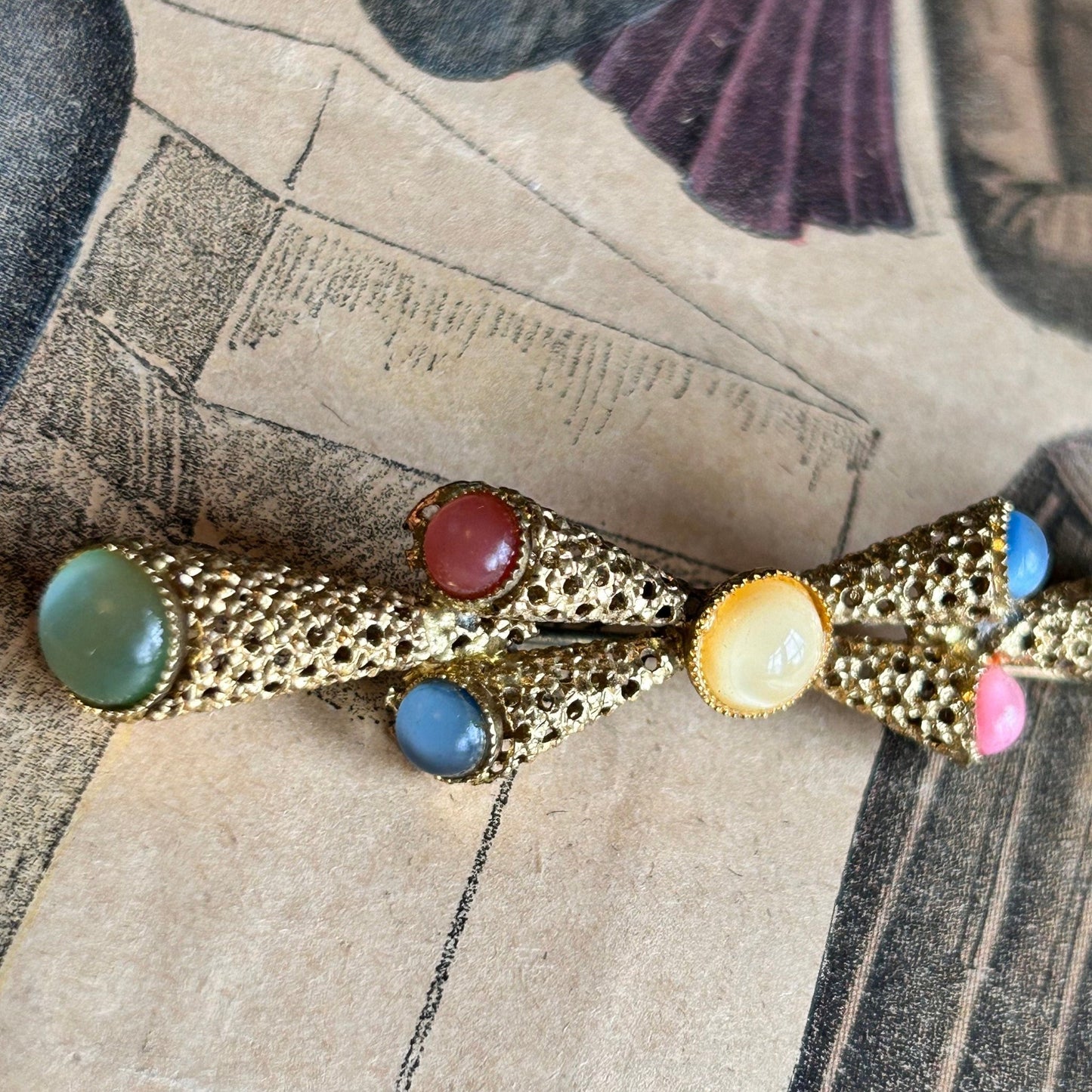 Vintage multicoloured cabochon brooch - Splendid Vintage World