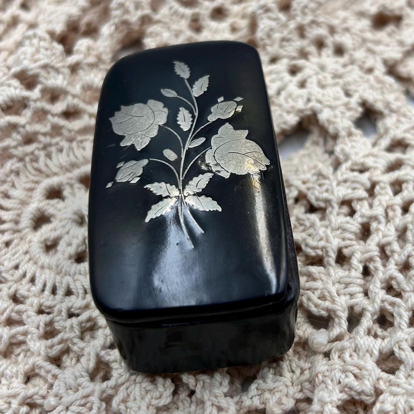 Vintage paper mache snuff box with floral inlay - Splendid Vintage World