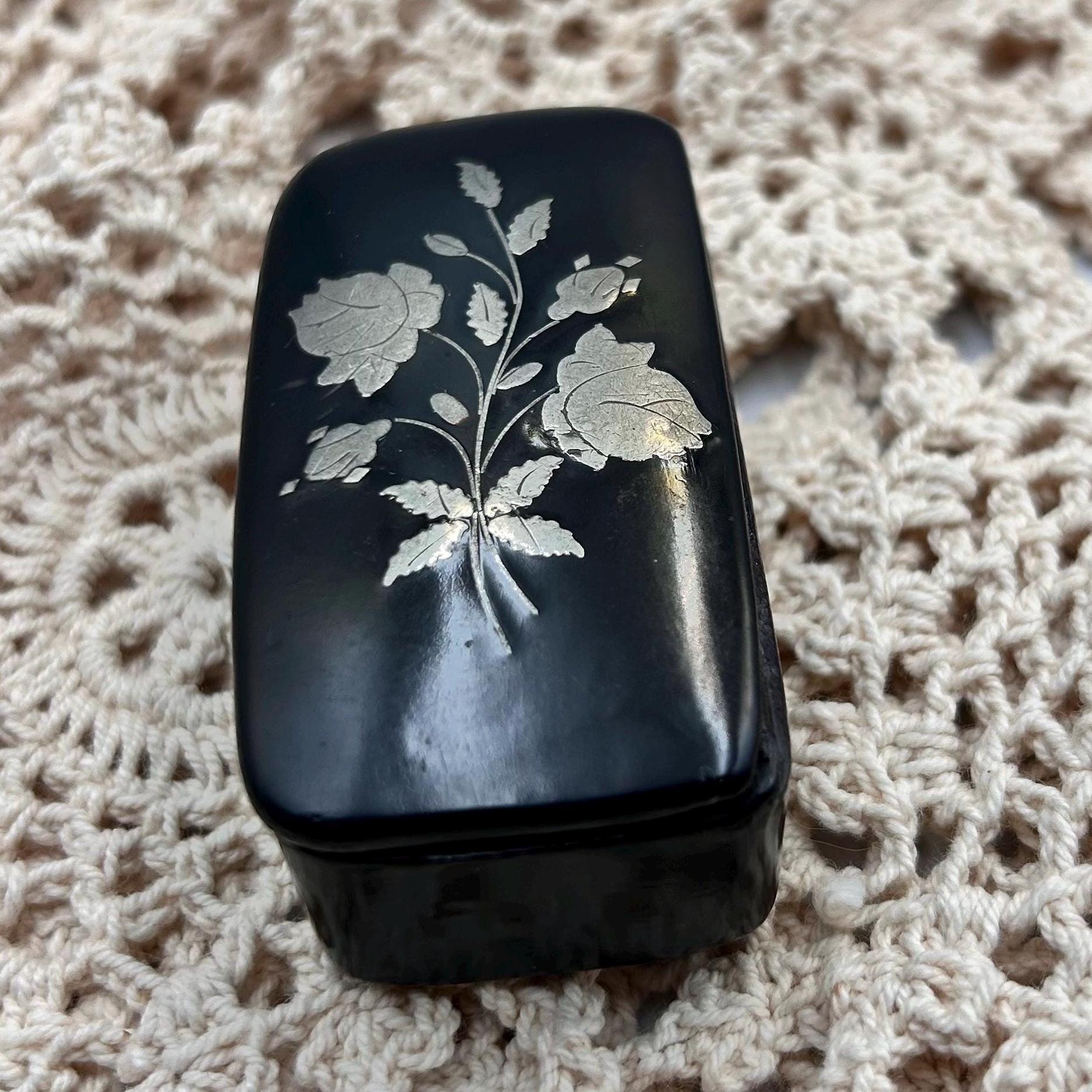 Vintage paper mache snuff box with floral inlay - Splendid Vintage World