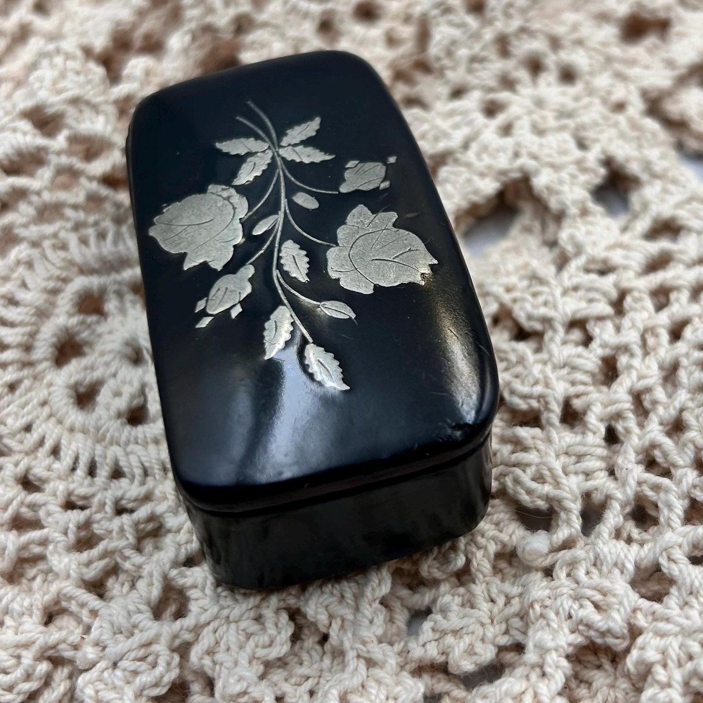 Vintage paper mache snuff box with floral inlay - Splendid Vintage World