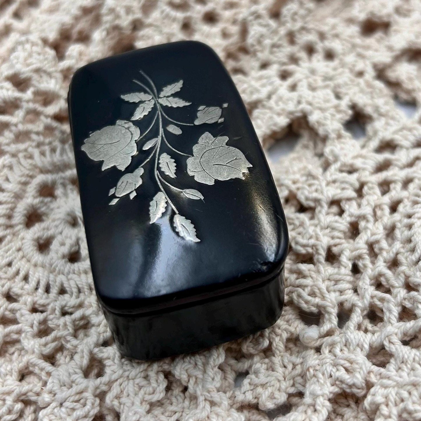 Vintage paper mache snuff box with floral inlay - Splendid Vintage World